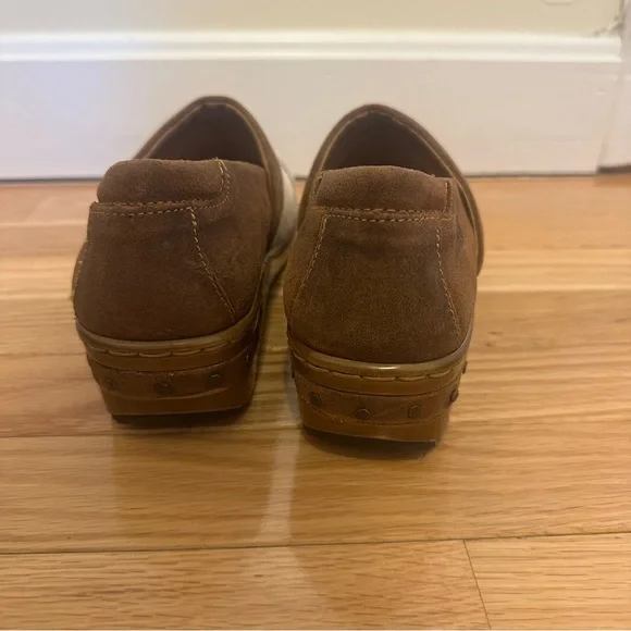 Born Brown and Cream Geometric Mule Moccasins - Picture 4 of 8